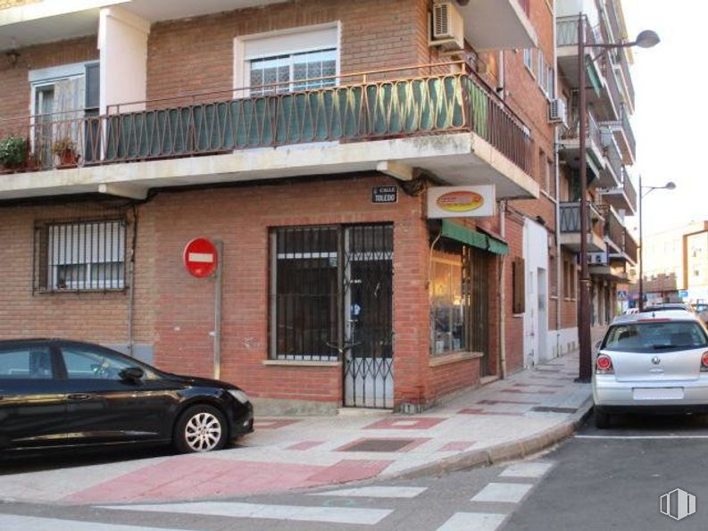 Local en venta en Avenida Guadalajara, Azuqueca de Henares, Guadalajara, 19200 con coche, ventana, rueda, neumático, casa, vehículo terrestre, luz de estacionamiento, vehículo, edificio y planta alrededor