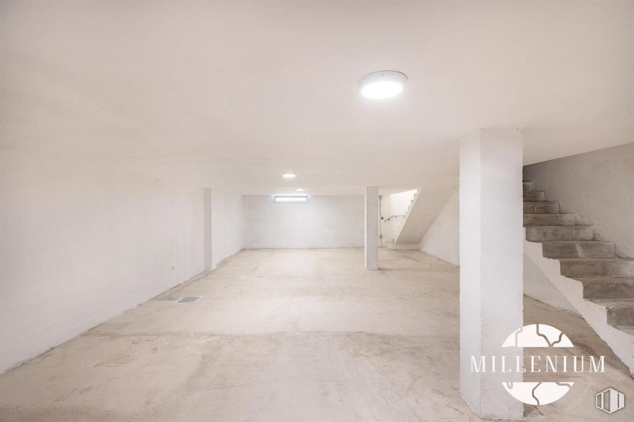 Local en venta en Zona Centro, San Fernando de Henares, Madrid, 28830 con lámpara, alumbrado, edificio, madera, suelo, suelos, accesorio, hall, sombra y vidrio alrededor