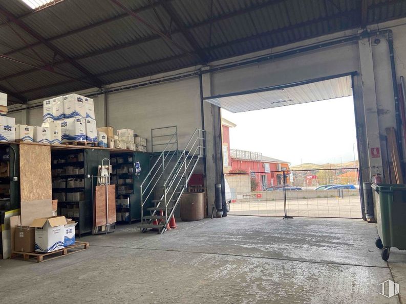 Industrial for sale at Zona industrial, Cobeña, Madrid, 28863 with floor, wood, asphalt, flooring, gas, shade, composite material, building, road surface and city around