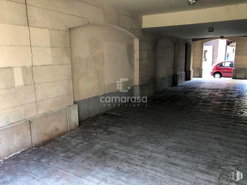 Local en venta en Calle Juan José Martín, 1 , Ávila, 05001 con coche, accesorio, suelo, piso, material compuesto, vehículo, pasillo, rueda, ventana y tintes y matices alrededor