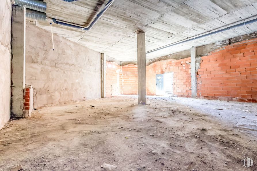 Local en alquiler y venta en Calle Santa Teresa de Jesús, Collado Villalba, Madrid, 28400 con madera, suelo, piso, albañilería, ladrillo, material compuesto, material de construcción, pasillo, ciudad y gas alrededor