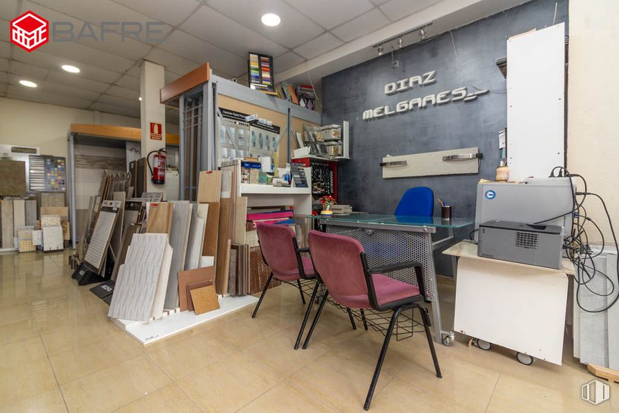 Retail for sale at Calle Peña Veiga, Villa de Vallecas, Madrid, 28031 with chair, table, furniture, flooring, interior design, floor, ceiling, shelving, desk and shelf around