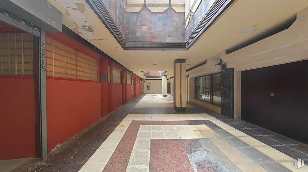 Local en venta en Paseo Ezequiel González, Segovia, 40002 con edificio, madera, suelos, suelo, casa, arquitectura, interiorismo, hall, suelo de baldosas y inmobiliario alrededor