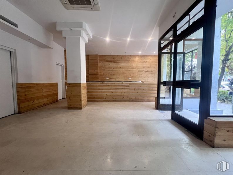 Local en alquiler en Guindalera, Salamanca, Madrid, 28028 con suelos, suelo, madera, techo, interiorismo, suelos de madera, madera dura, tablón, suelo de baldosas y tinte para madera alrededor