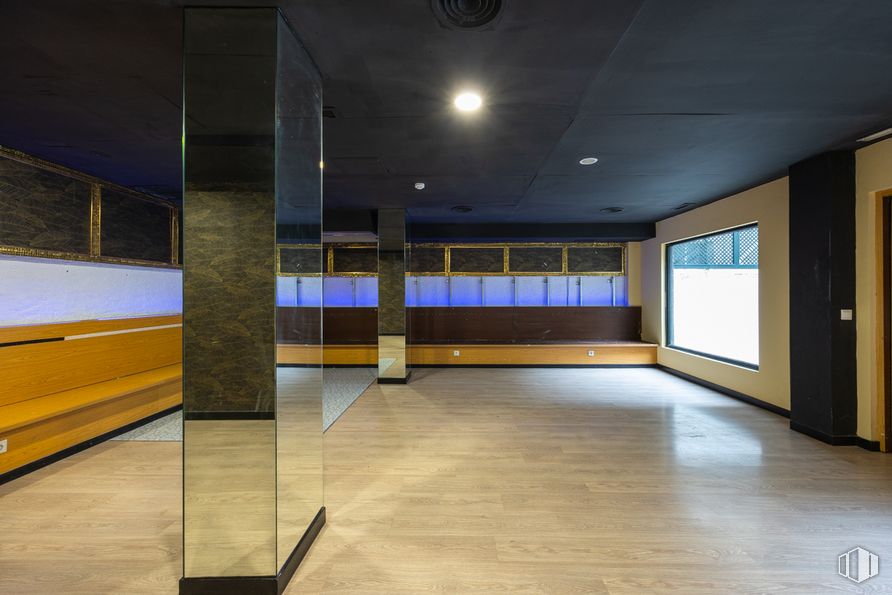 Retail for sale at Paseo San Francisco de Sales, 27, Chamberí, Madrid, 28003 with window, hall, wood, interior design, flooring, floor, wall, house, ceiling and glass around