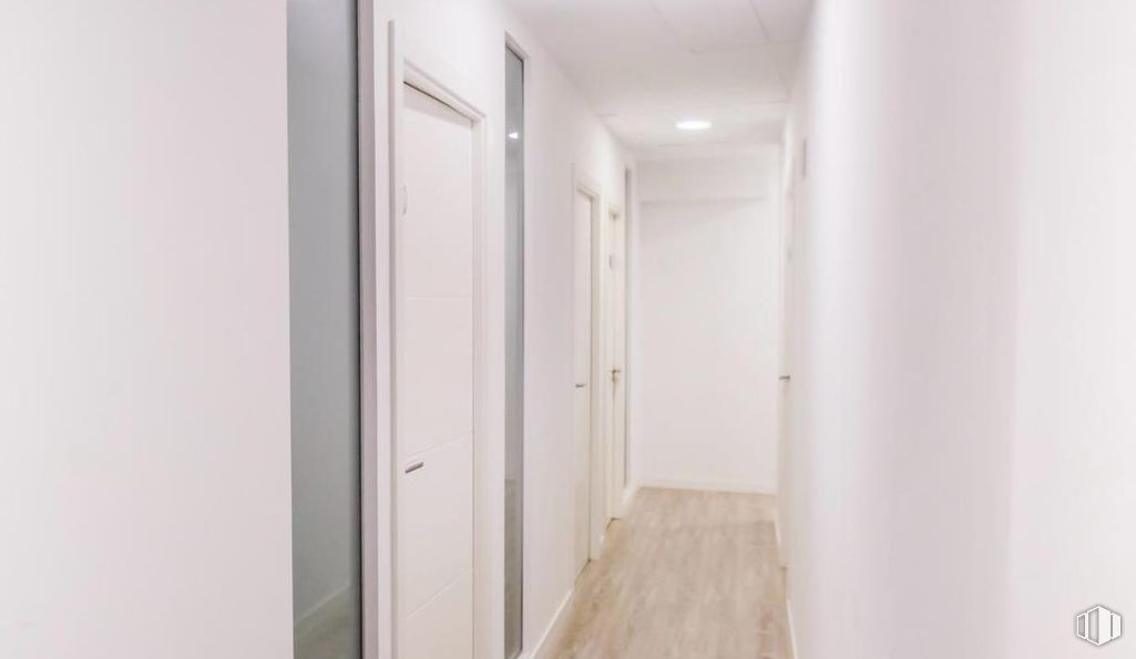 Office for sale at Zona plaza España, Moncloa - Aravaca, Madrid, 28008 with flooring, floor, wall, wood, wood flooring, interior design, ceiling, laminate flooring, apartment and room around