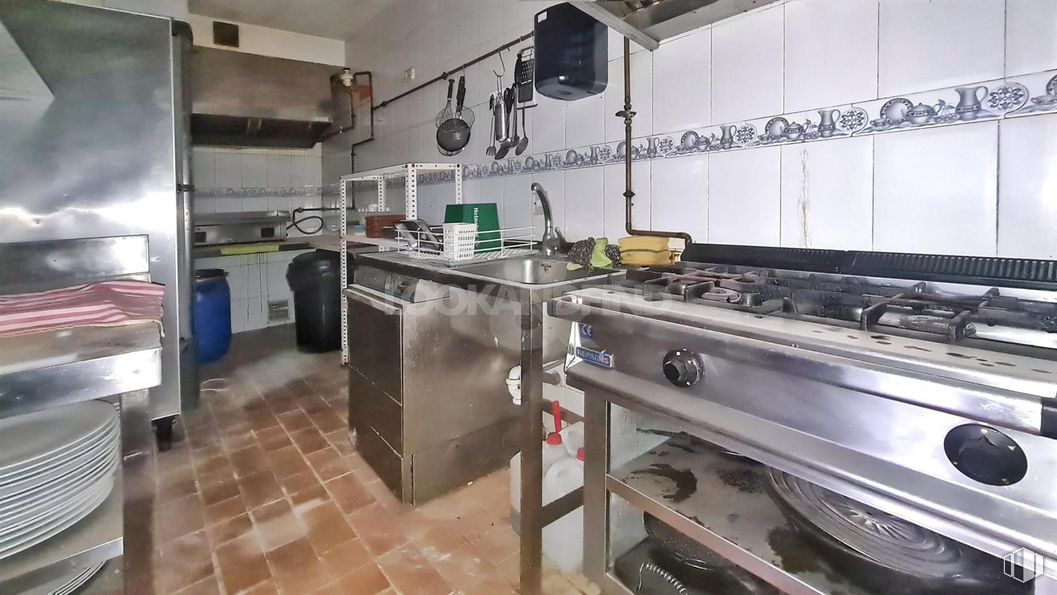 Local en alquiler en Urbanización La Cerca, Collado Villalba, Madrid, 28400 con aparato de cocina, electrodoméstico, estufa de gas, cocina, electrodoméstico, cocina, encimera, estufa, encimera y comida alrededor