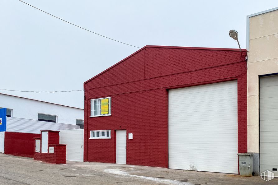 Industrial for sale at Calle Cedro, Arganda del Rey, Madrid, 28500 with house, window, property, sky, wood, fixture, asphalt, residential area, rural area and facade around