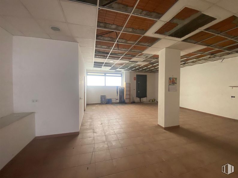 Retail for rent at Paseo Chopera, 47, Arganzuela, Madrid, 28045 with flooring, floor, ceiling, wood, interior design, composite material, tile flooring, hall, glass and plywood around