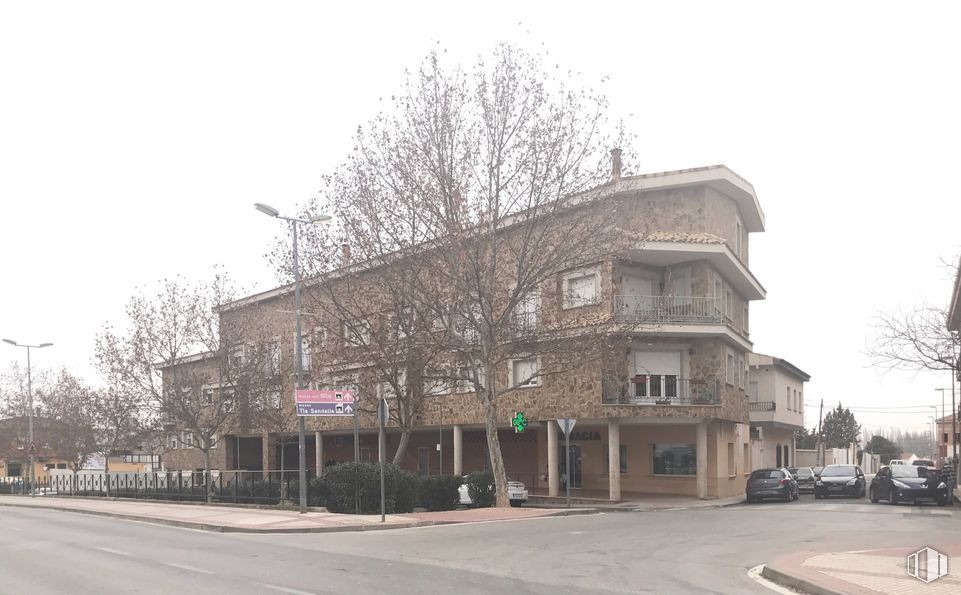 Local en alquiler en Avenida Madridejos, 47, Villacañas, Toledo, 45860 con edificio, cielo, ventana, árbol, luz de la calle, casa, diseño urbano, área residencial, neumático y fachada alrededor