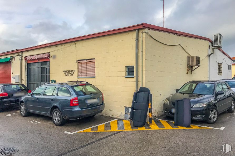 Nave en alquiler en Calle Sierra de Albarracín, 3, San Fernando de Henares, Madrid, 28830 con coche, equipaje y bolsos, neumático, rueda, luz de estacionamiento automotriz, vehículo terrestre, vehículo, cielo, nube y luz trasera y de freno automotriz alrededor