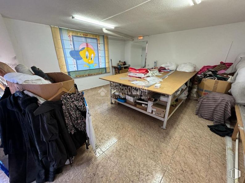 Local en venta en Zona Villaverde, Villaverde, Madrid, 28041 con mesa, suelo, suelos, madera, ventana, madera dura, hall, techo, edificio y evento alrededor