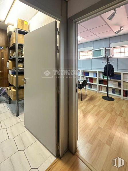 Local en venta en Calle San Ildefonso, Centro, Madrid, 28012 con edificio, accesorio, madera, estante, suelo, suelos, inmobiliario, silla, techo y puerta alrededor