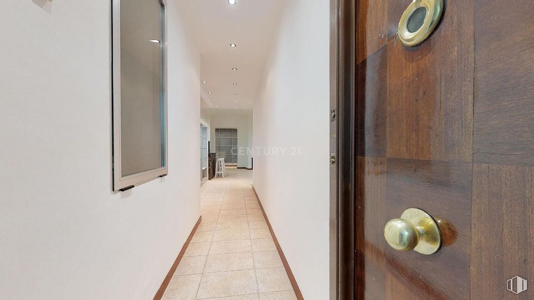 Oficina en venta en Zona Trafalgar, Chamberí, Madrid, 28010 con accesorio, puerta, edificio, asa, diseño de interiores, madera, hardware para el hogar, vidrio, manija de la puerta y puerta de casa alrededor