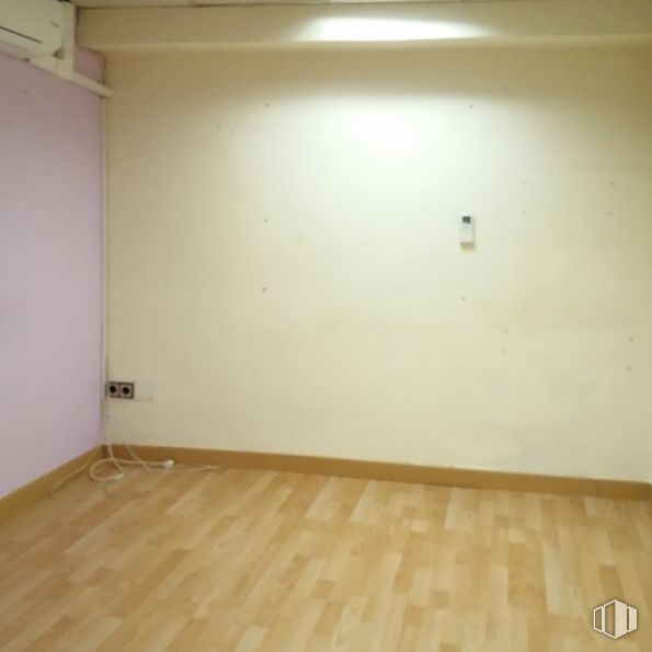 Office for rent at Zona Pradillo, Móstoles, Madrid, 28931 with building, wood, flooring, floor, hall, wood stain, hardwood, house, plaster and laminate flooring around