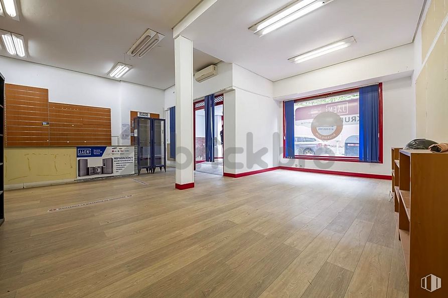 Retail for sale & for rent at Calle Jaén, 8, Tetuán, Madrid, 28020 with light fixture, lighting, building, wood, flooring, hall, floor, fixture, art and ceiling around