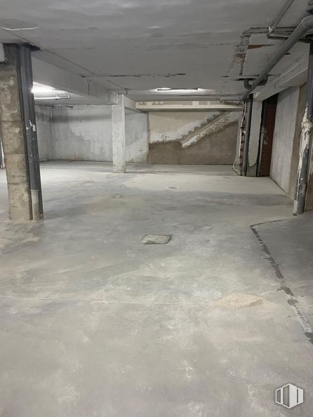 Retail for rent at Calle Níquel, Villaverde, Madrid, 28021 with floor, flooring, hall, ceiling, composite material, concrete, event, wood, building material and room around