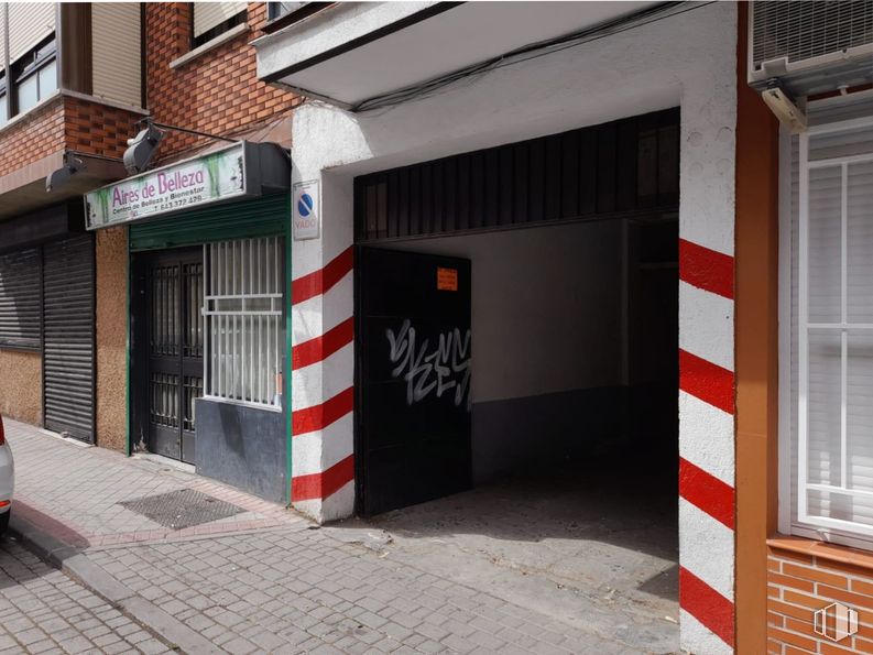 Industrial for sale at Calle Potasa, Villaverde, Madrid, 28021 with property, building, architecture, fixture, door, vehicle, wall, asphalt, road surface and window around