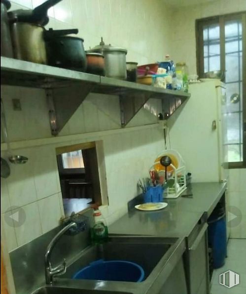 Retail for sale at Nacional 501, La Iglesuela, La Iglesuela, Toledo, 45633 with tap, sink, luggage & bags, kitchen sink, property, cabinetry, green, window, countertop and plumbing fixture around