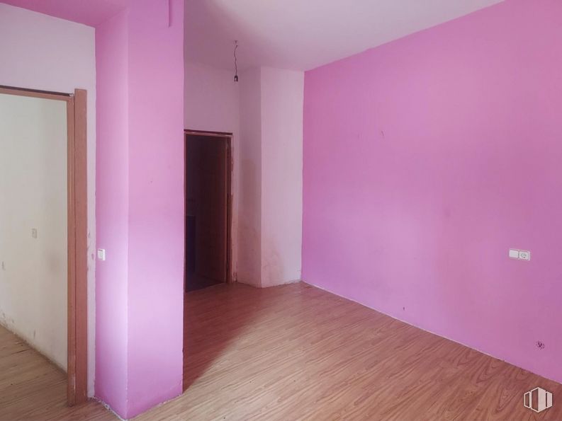 Local en venta en Calle Isla de Rodas, Fuencarral - El Pardo, Madrid, 28034 con morado, madera, accesorio, pintura, diseño de interiores, pavimentos, piso, violeta, tinte para madera y pasillo alrededor