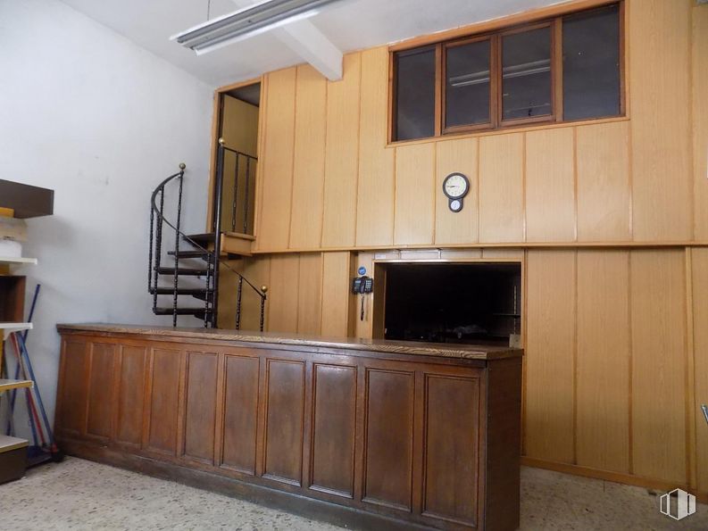 Retail for sale & for rent at Calle Diego Jiménez, Cuenca, 16004 with cabinetry, wood, countertop, wood stain, kitchen, shelving, floor, building, flooring and hardwood around