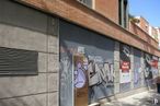 Retail for sale & for rent at José Arcones Gil, Ciudad Lineal, Madrid, 28017 with person, window, door, sky, art, graffiti, brick, building, sidewalk and facade around