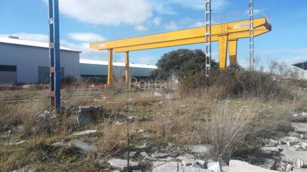 Industrial for sale at Zona Industrial, Torrejón del Rey, Guadalajara, 19174 with bridge, house, cloud, sky, plant, land lot, asphalt, electricity, road and rural area around