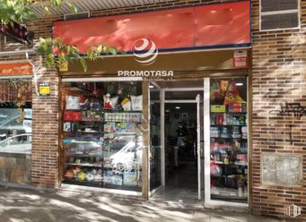 Local en alquiler en Zona centro, Coslada, Madrid, 28820 con edificio, venta al por menor, fachada, puerta, ciudad, estante, comercio, uso mixto, calle y mercado alrededor