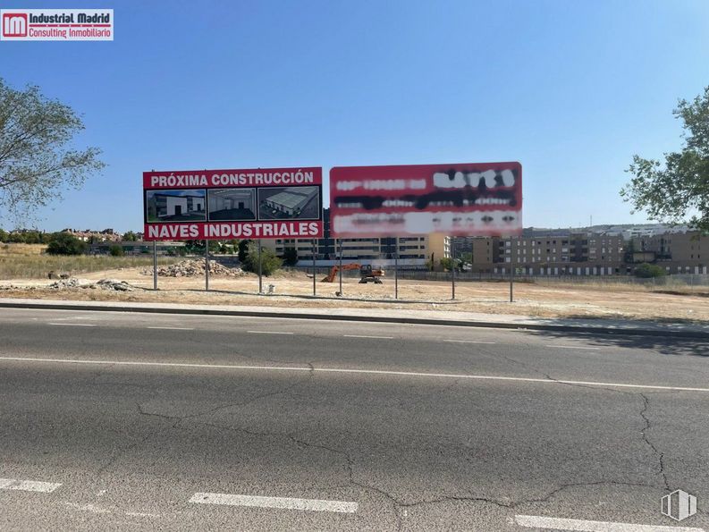 Land for sale at Zona Rivas Futura, Rivas-Vaciamadrid, Madrid, 28529 with building, sky, billboard, tree, motor vehicle, asphalt, road surface, thoroughfare, tar and gas around