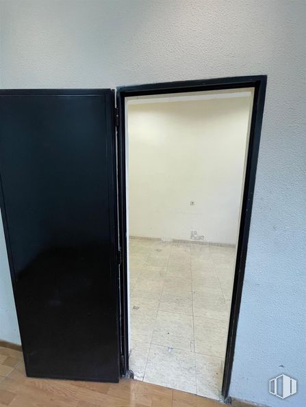 Local en alquiler en Barrio del Pilar, Fuencarral - El Pardo, Madrid, 28029 con espejo, rectángulo, accesorio, madera, puerta, suelos, material compuesto, gas, vidrio y madera dura alrededor