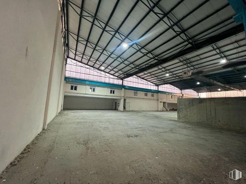 Industrial for rent at Zona industrial, Vicálvaro, Madrid, 28052 with floor, ceiling, concrete, building material and daylighting around