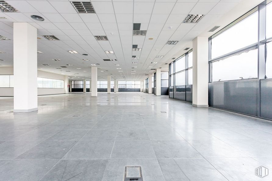 Oficina en alquiler y venta en Calle Gobelas, 11, Moncloa - Aravaca, Madrid, 28023 con edificio, accesorio, suelos, suelo, ventana, hall, vidrio, edificio comercial, ciudad y techo alrededor