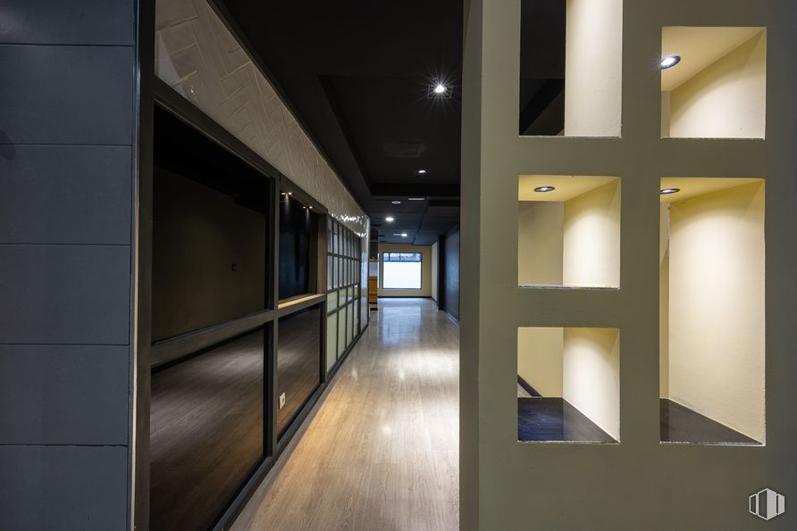 Retail for sale at Paseo San Francisco de Sales, 27, Chamberí, Madrid, 28003 with building, fixture, hall, flooring, wood, floor, ceiling, glass, symmetry and facade around