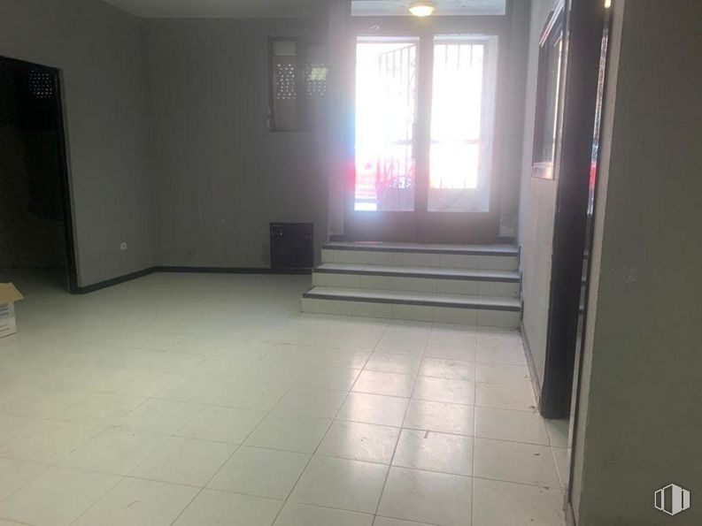 Local en venta en Calle Almendros, 7, Ajalvir, Madrid, 28864 con ventana, piso, madera, suelo, pasillo, puerta, edificio, accesorio, madera y casa alrededor