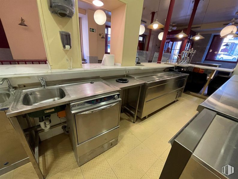 Retail for sale & for rent at Zona Bailén, Centro, Madrid, 28005 with dishwasher, sink, light fixture, kitchen sink, countertop, cabinetry, tap, plumbing fixture, kitchen and interior design around