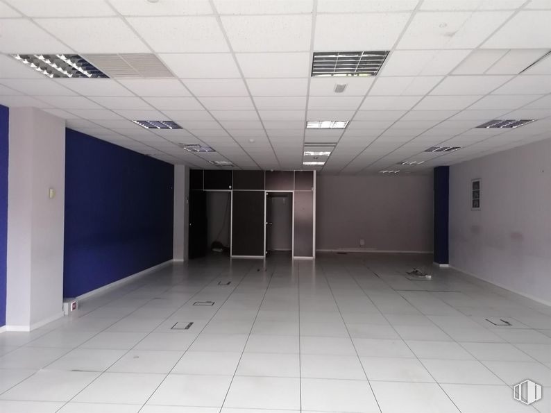 Office for sale & for rent at Zona Pinar de Las Rozas, Las Rozas de Madrid, Madrid, 28230 with fixture, interior design, architecture, wall, floor, flooring, building, tile flooring, hall and ceiling around