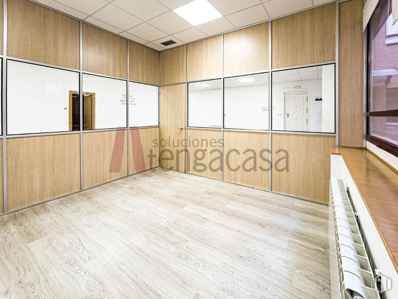 Oficina en alquiler en Calle Azcona, Salamanca, Madrid, 28028 con puerta, ventana, madera, edificio, interiorismo, suelos, hall, suelo, casa y sombra alrededor