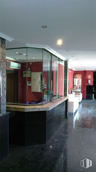 Retail for sale at Paseo Ermita, 55 - 57, Pedrezuela, Madrid, 28723 with fixture, interior design, flooring, wood, floor, hall, house, tile flooring, composite material and glass around