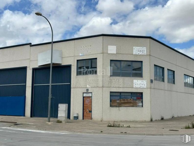 Industrial for sale at Polígono industrial El Viso de San Juan, El Viso de San Juan, Toledo, 45215 with building, window, cloud, sky, street light, fixture, plant, facade, composite material and door around