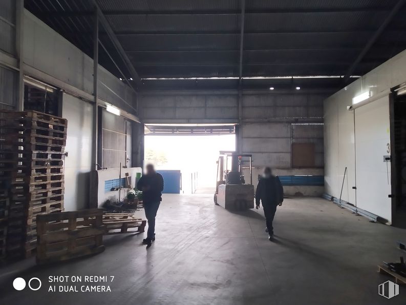 Industrial for rent at Calle Los Sauces, 1, Torrejón de Velasco, Madrid, 28990 with person, luggage & bags, furniture, flooring, fixture, hall, floor, ceiling, city and glass around