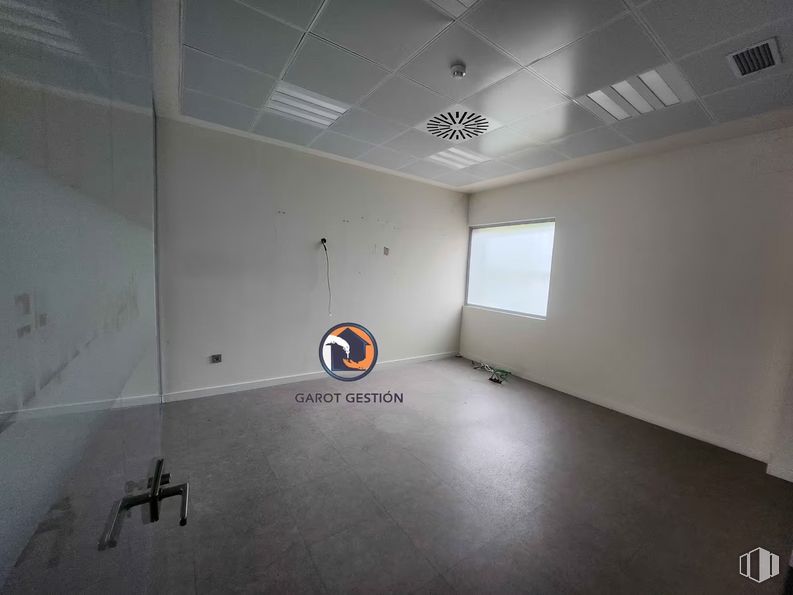 Retail for sale & for rent at Avenida Barcelona, Guadalajara, 19005 with window, building, art, flooring, ceiling, wood, hall, space, fixture and event around