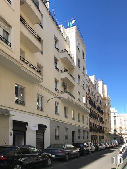 Local en venta en Calle Espartinas, 4, Salamanca, Madrid, 28001 con coche, ventana, edificio, vehículo terrestre, rueda, neumático, cielo, vehículo, diseño urbano y área residencial alrededor