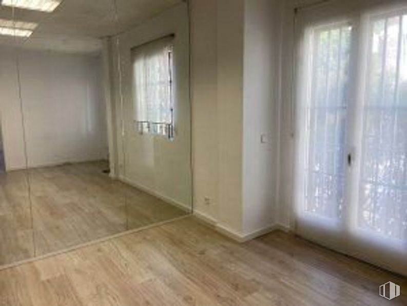 Oficina en alquiler en Calle Nieremberg, Chamartín, Madrid, 28002 con ventana, lámpara, accesorio, madera, hall, suelos, suelo, sombra, tinte para madera y edificio alrededor