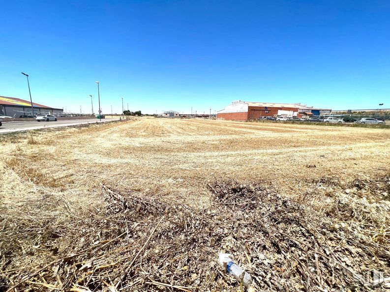 Land for sale at Calle Tejar, Torrijos, Toledo, 45500 with sky, cloud, land lot, slope, asphalt, landscape, grass, grassland, plain and horizon around