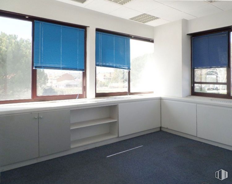 Office for sale & for rent at Edificio Alba, Calle Rosa de Lima, 1, Las Rozas de Madrid, Madrid, 28290 with window, window blind, property, building, fixture, shade, wood, interior design, floor and flooring around