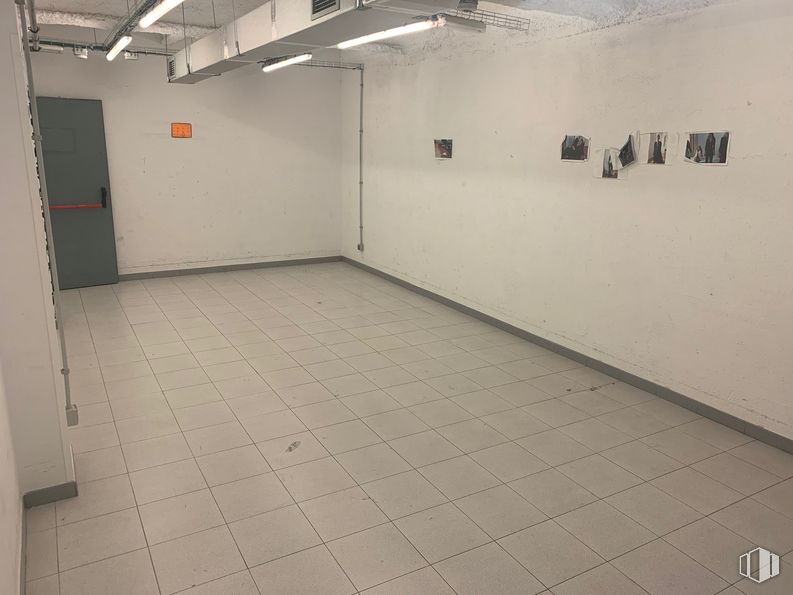 Local en alquiler en Calle Puebla, 7, Centro, Madrid, 28004 con puerta, suelos, suelo, edificio, material compuesto, techo, hall, espacio, suelo de baldosas y hormigón alrededor