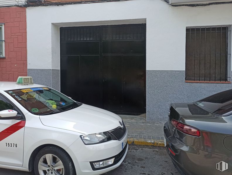 Local en venta en Avenida Libertad, Leganés, Madrid, 28917 con rueda, coche, ventana, luz de estacionamiento automotriz, placa de matrícula del vehículo, vehículo terrestre, vehículo, fotografía, neumático y iluminación automotriz alrededor