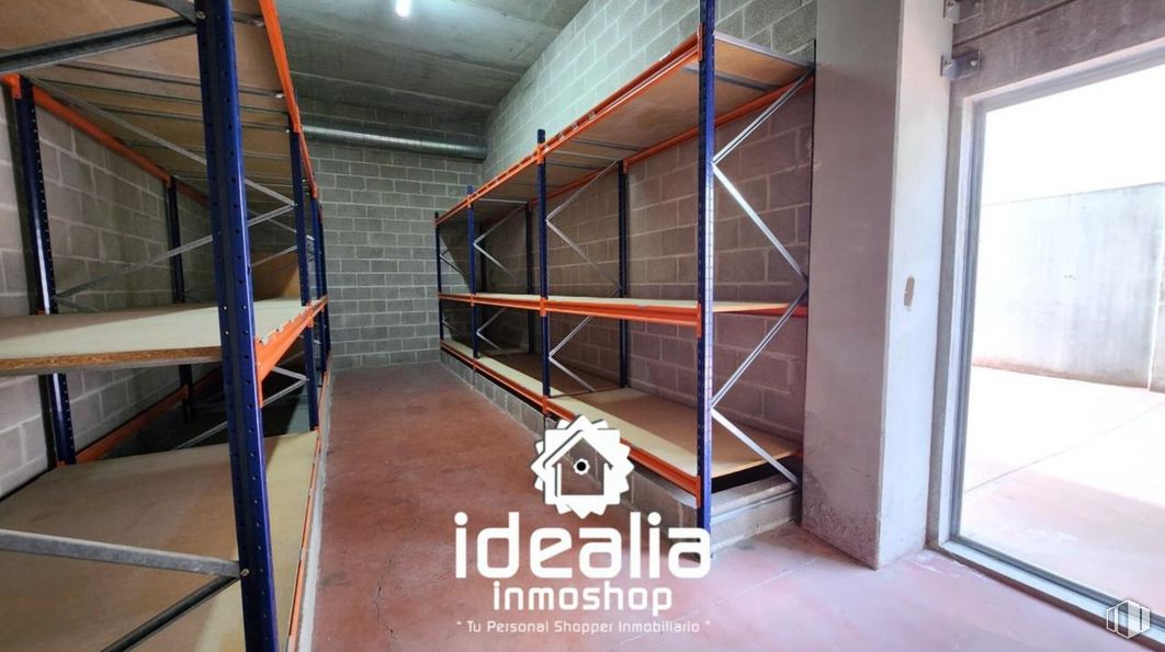 Industrial for sale at Calle Casilla Dolores, Ontígola, Toledo, 45340 with window, wood, fixture, floor, flooring, building, engineering, metal, ceiling and hardwood around