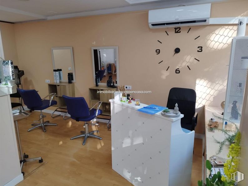 Retail for rent at Plaza Juan XXIII, Alcalá de Henares, Madrid, 28804 with chair, property, furniture, plant, building, architecture, interior design, flooring, house and real estate around