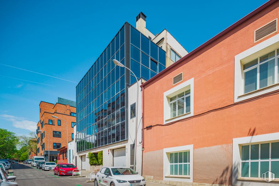 Oficina en alquiler en Calle Enrique Jardiel Poncela, 4, Chamartín, Madrid, 28016 con coche, ventana, edificio, cielo, rueda, neumático, planta, condominio, diseño urbano y barrio alrededor